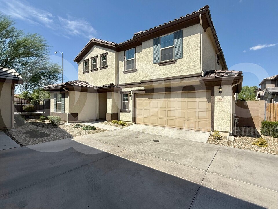 16401 W Latham St in Goodyear, AZ - Building Photo