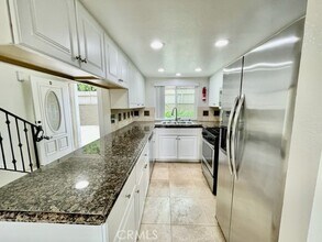 2558 Orange Ave, Unit D in Costa Mesa, CA - Building Photo - Building Photo