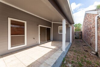 11111 Midhurst Dr in Houston, TX - Building Photo - Building Photo