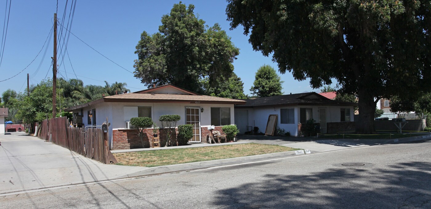 4527-4533 Huddart Ave in El Monte, CA - Foto de edificio