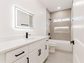 1007 Strickland St in Dallas, TX - Building Photo - Building Photo