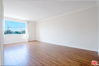 447 La Fayette Park Pl in Los Angeles, CA - Building Photo - Building Photo