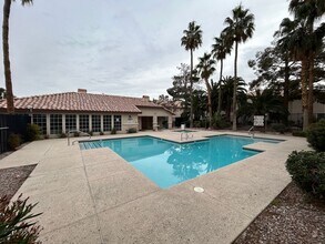 6500 W Lake Mead Blvd in Las Vegas, NV - Building Photo - Building Photo