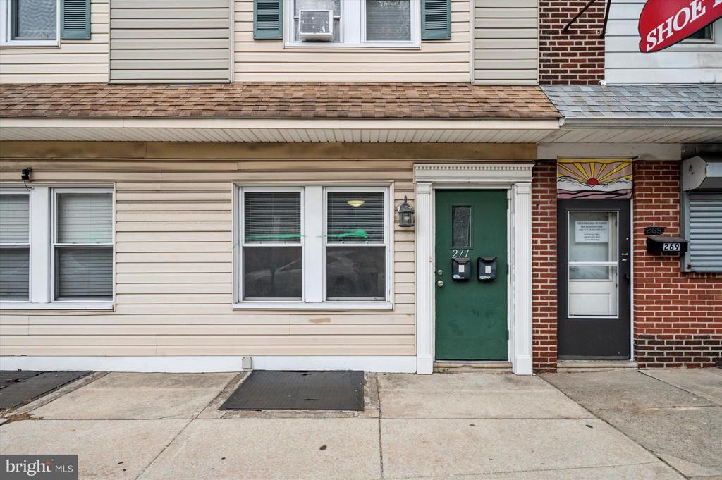 271 N Wycombe Ave in Lansdowne, PA - Building Photo