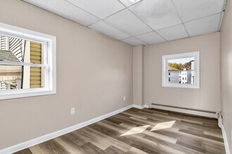 153 Union St, Unit 1 in Lawrence, MA - Building Photo - Building Photo