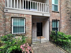 5528 Beverly Hill St in Houston, TX - Building Photo - Building Photo