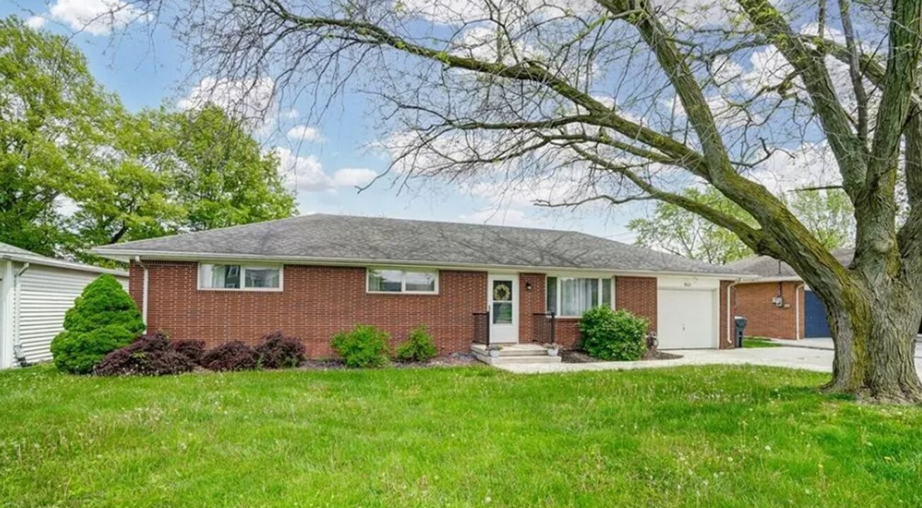907 Klotz Rd in Bowling Green, OH - Building Photo