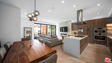 2435 Penmar Ave in Los Angeles, CA - Building Photo - Building Photo