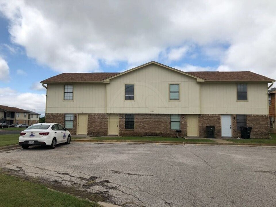 1101 Eastside Dr in Killeen, TX - Building Photo