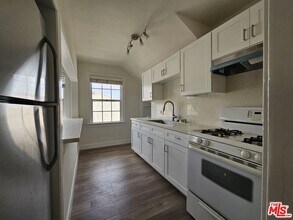 138 N Kingsley Dr in Los Angeles, CA - Building Photo - Building Photo