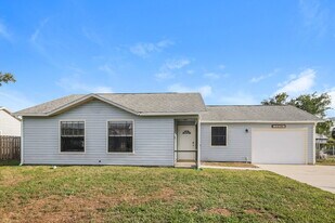 8476 Coral Dr in Ft. Myers, FL - Building Photo