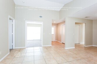 821 Sunridge Point Dr in Seffner, FL - Building Photo - Building Photo