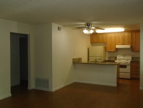 6225 Longford Dr-Unit -1 in Citrus Heights, CA - Building Photo - Building Photo