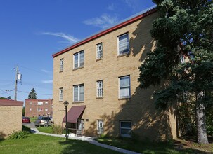 Park Manor Apartments in St. Paul, MN - Building Photo - Building Photo