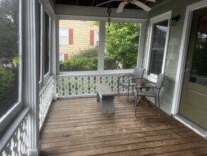 303 E Main St in Port Jefferson, NY - Foto de edificio - Building Photo