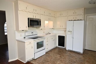 4 Brandy Ln in Wichita Falls, TX - Foto de edificio - Building Photo