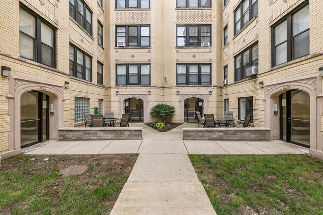 3641 W Dickens Ave in Chicago, IL - Building Photo - Building Photo