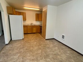1836 Summit Dr in Shelton, WA - Foto de edificio - Building Photo
