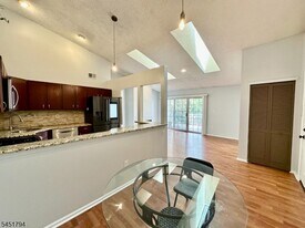 111 Lindsey Ct in Franklin Township, NJ - Building Photo