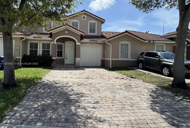 27563 SW 137th Ct in Homestead, FL - Building Photo - Building Photo