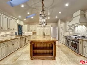 1681 Stone Canyon Rd in Los Angeles, CA - Building Photo - Building Photo
