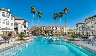 SolVida Central in Phoenix, AZ - Building Photo