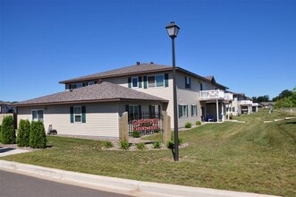 Southridge East Apartments in Eau Claire, WI - Foto de edificio - Building Photo