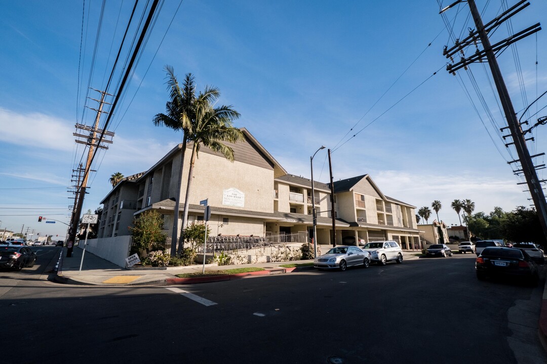 South Frampton Apartments in Harbor City, CA - Building Photo