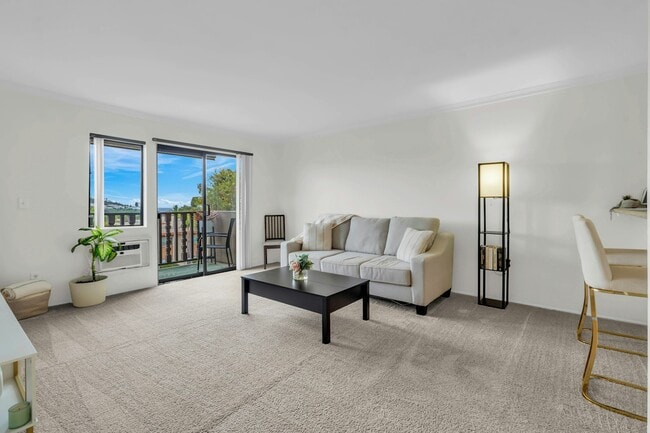 6924 Hyde Park Dr in San Diego, CA - Building Photo - Building Photo