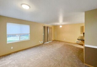 2104 Yellowstone St in Ellensburg, WA - Building Photo - Building Photo