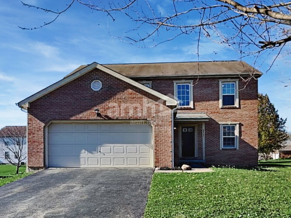 2047 Clay Stone Pl in Reynoldsburg, OH - Building Photo