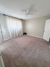 5212 Thyme Ln in Bakersfield, CA - Building Photo - Building Photo