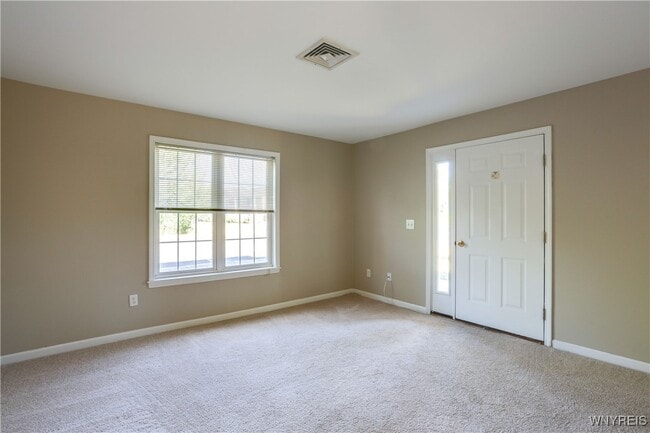 25 Stonington Ln in Getzville, NY - Building Photo - Building Photo