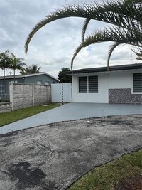 2641 SW 97th Ave in Miami, FL - Building Photo - Building Photo