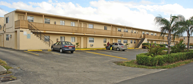 Pompano Gardens Apartments in Pompano Beach, FL - Building Photo - Building Photo