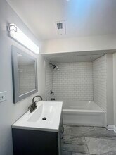 5816 N Artesian Ave in Chicago, IL - Building Photo - Building Photo