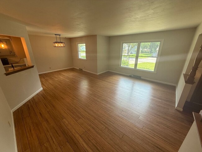 12324 W Woodland Ave in Wauwatosa, WI - Building Photo - Building Photo