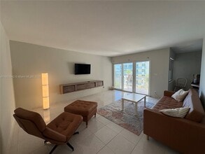 1069 Hillsboro Mile, Unit # 505 in Hillsboro Beach, FL - Building Photo - Building Photo