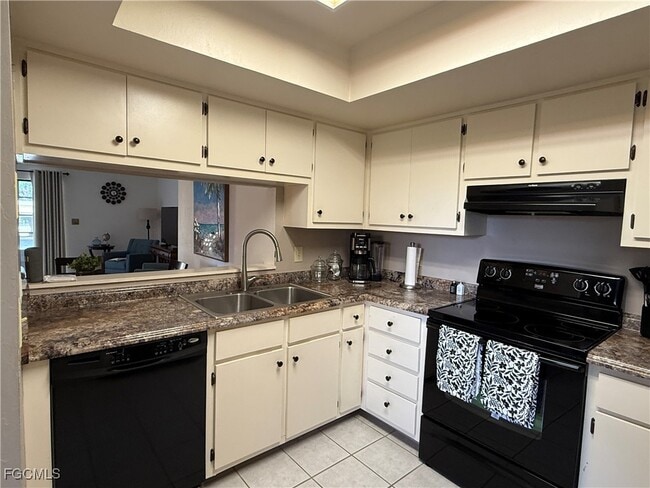 6146 Whiskey Creek Dr in Ft. Myers, FL - Foto de edificio - Building Photo