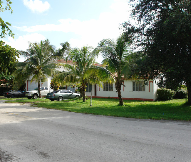 12805 NE 10th Ave in Miami, FL - Building Photo - Building Photo