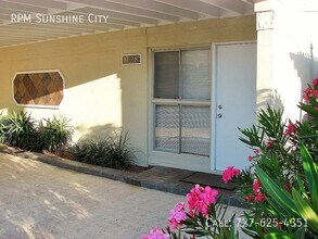 1628 Pine St in Largo, FL - Building Photo - Building Photo