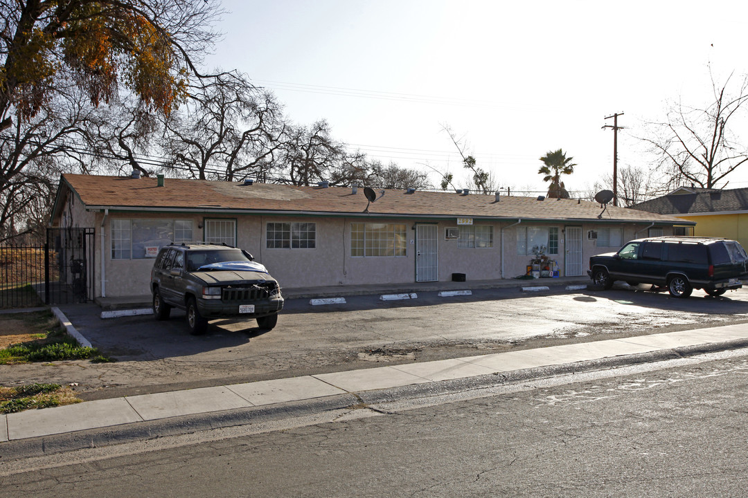 2992 Altos Ave in Sacramento, CA - Foto de edificio