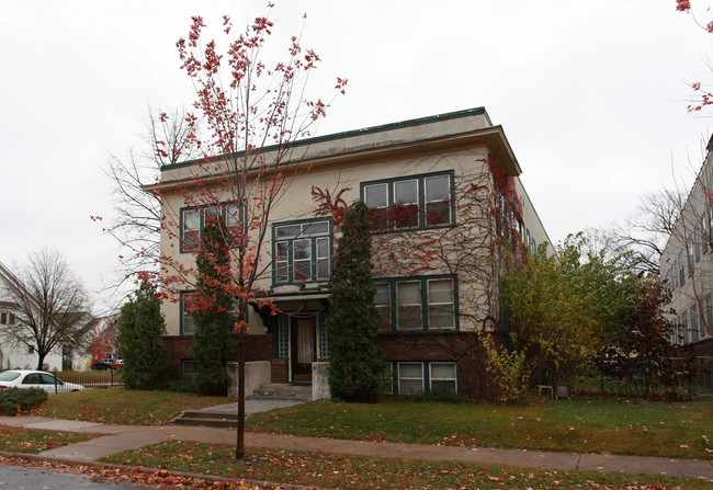 3801 Garfield Ave S in Minneapolis, MN - Foto de edificio - Building Photo