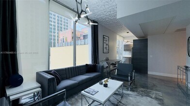 151 SE 1st St, Unit 610 in Miami, FL - Foto de edificio - Building Photo