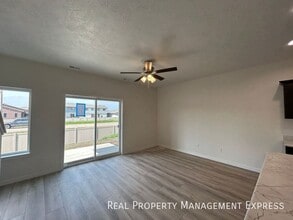 Cozy 2 Bedroom 1.5 Bathroom Townhome in Sioux Falls, SD - Building Photo - Building Photo