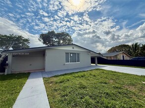 7396 Cleveland St in Hollywood, FL - Building Photo - Building Photo