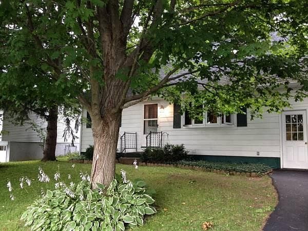 property at 31 Perimeter Rd