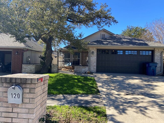 120 Los Cedros Loop in Kerrville, TX - Foto de edificio - Building Photo