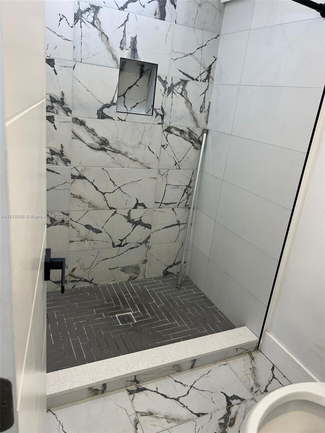 453 NW 25th Ct in Miami, FL - Building Photo - Building Photo