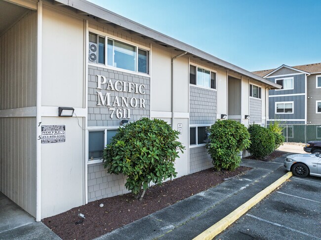 Pacific Manor Apartments in Tacoma, WA - Building Photo - Building Photo